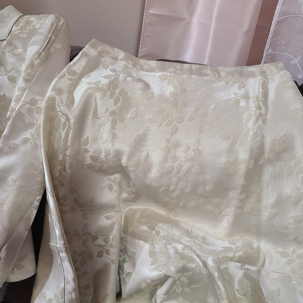 Style suit from Ransons Boutique - Picture 5 of 7